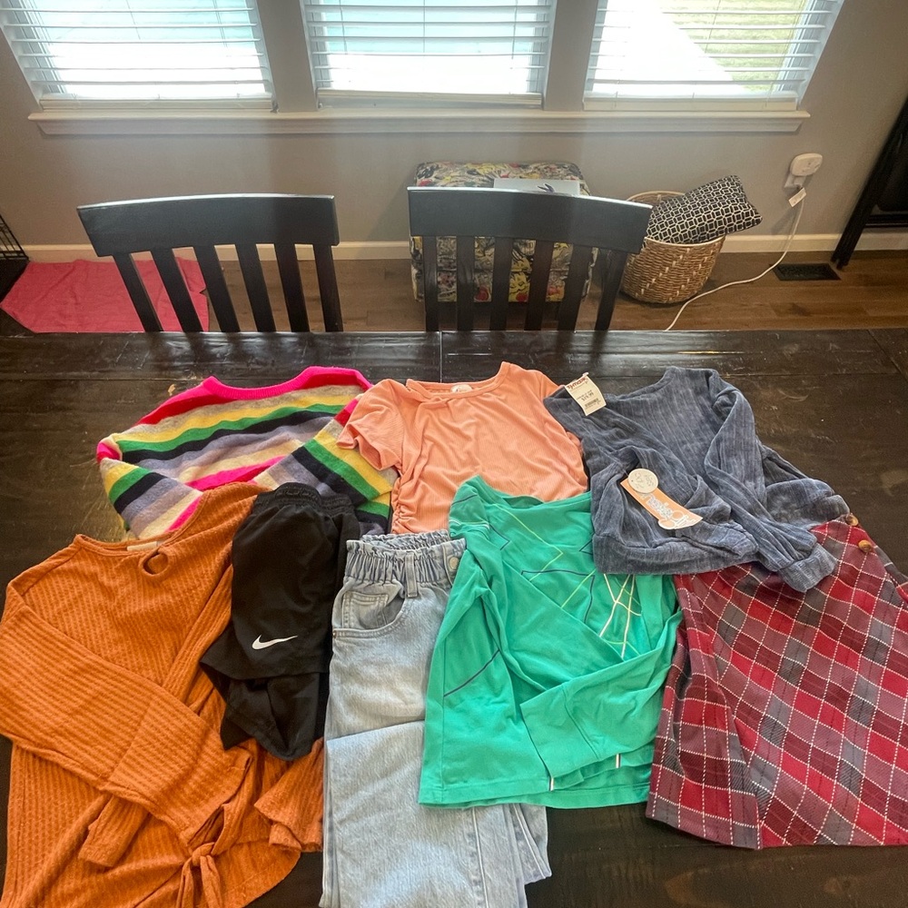 Girls medium (7-10) Clothing Bundle